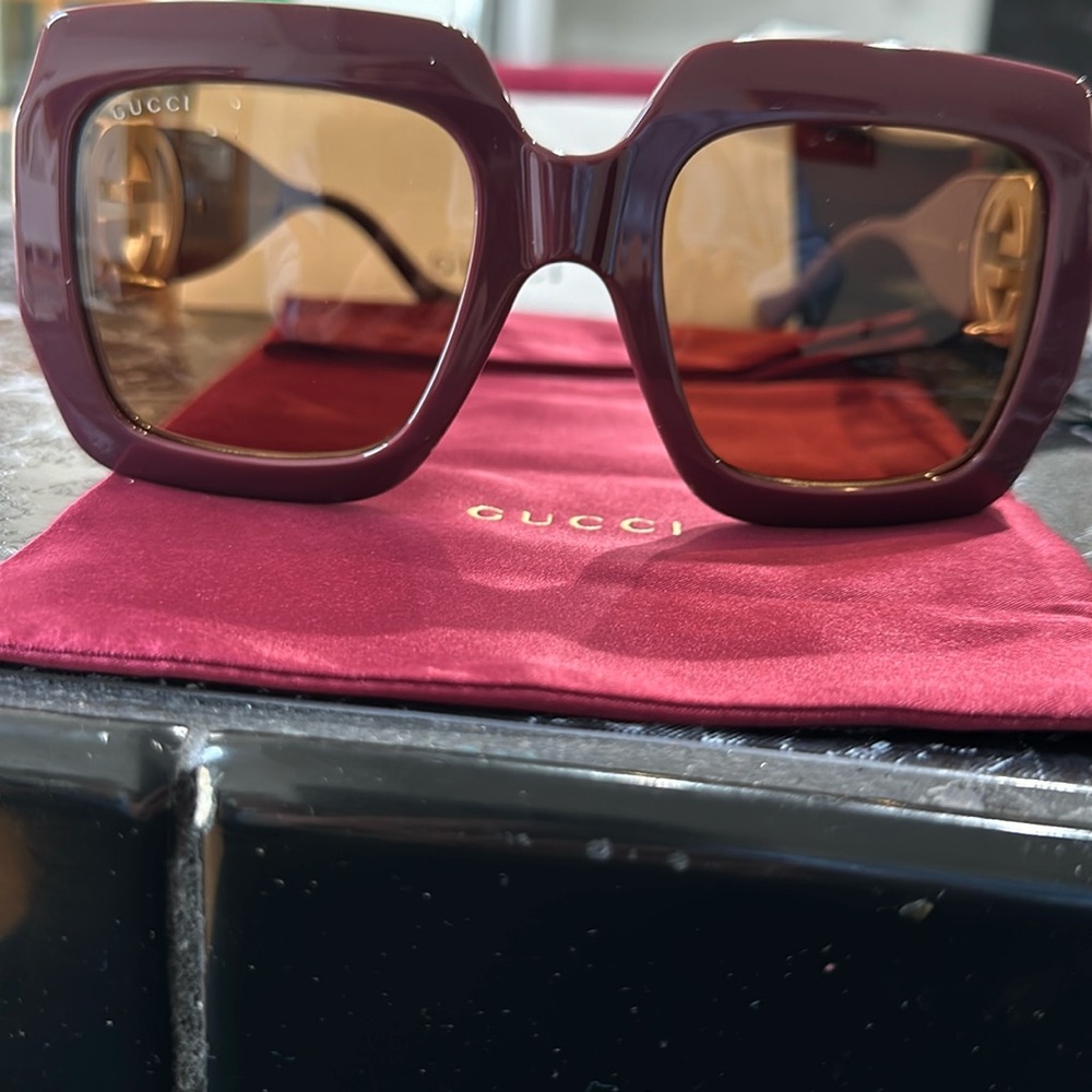 Beautiful GUCCI wine, color, oversize Gucci sunglasses!